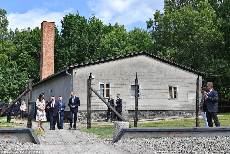 Hoàng tử William và Công nương Kate đã đến thăm trại tập trung Stutthof ở Ba Lan