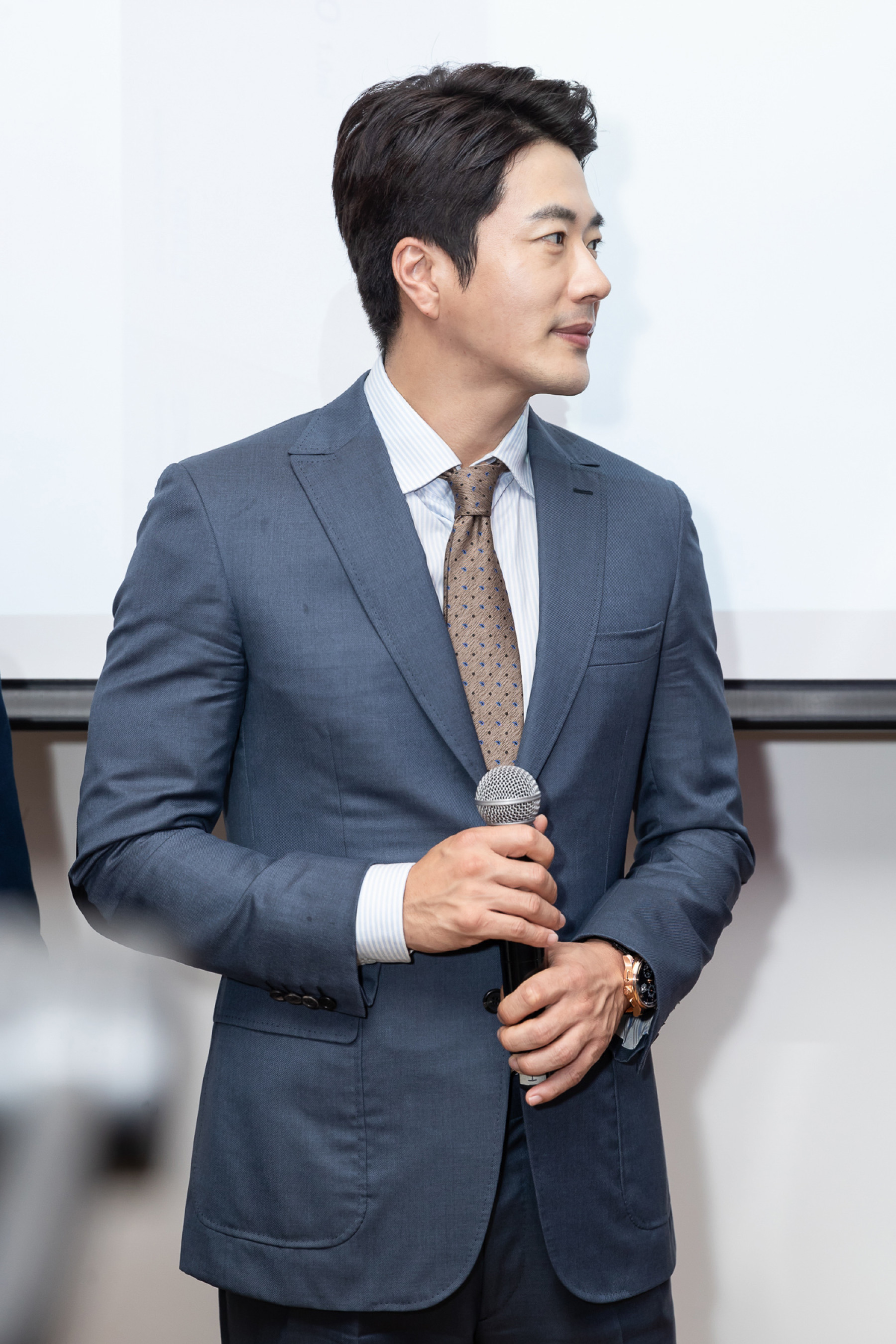 Diễn viên phim ‘Nấc thang lên thiên đường’ Kwon Sang Woo cũng đã bay từ Hàn Quốc sang để chung vui cùng hoa hậu Thu Hoài. 