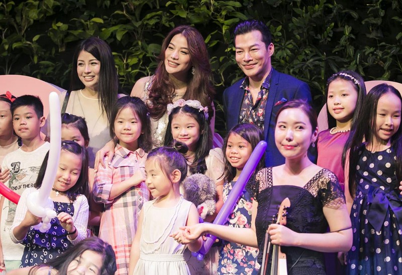 Tối 20/11, diễn viên - nhà sản xuất phim Trương Ngọc Ánh và Trần Bảo Sơn đã cùng hội ngộ để tổ chức sinh nhật mừng tuổi mới cho bé Bảo Tiên tại một nhà hàng ở TP.HCM. 