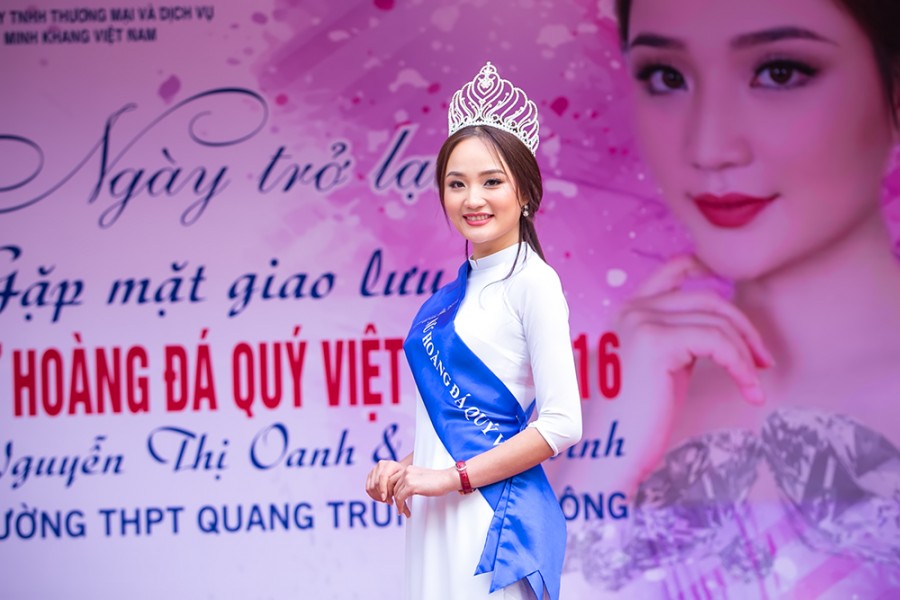 Nguyễn Thị Oanh chia sẻ, cô đang cân nhắc giữa việc tham gia cuộc thi “Hoa hậu Hoàn vũ Việt Nam 2017” hay dồn sức cho cuộc đua “Hoa hậu Việt Nam 2018”.