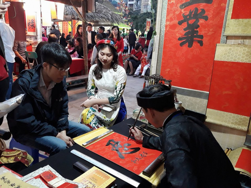 Hồ Văn (Văn Miếu - Quốc Tử Giám), nơi diễn ra Hội chợ chữ Xuân Mậu Tuất là điểm hẹn của nhiều người yêu các nét văn hóa truyền thống của dân tộc trong những ngày đầu năm.