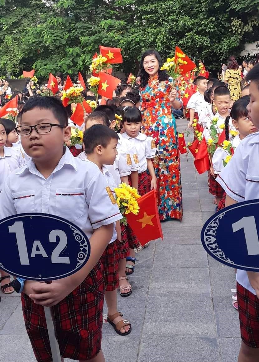 Trường Tiểu học Nam Trung Yên (Q.Cầu Giấy, Hà Nội) cũng tổ chức một lễ Khai giảng trang trọng