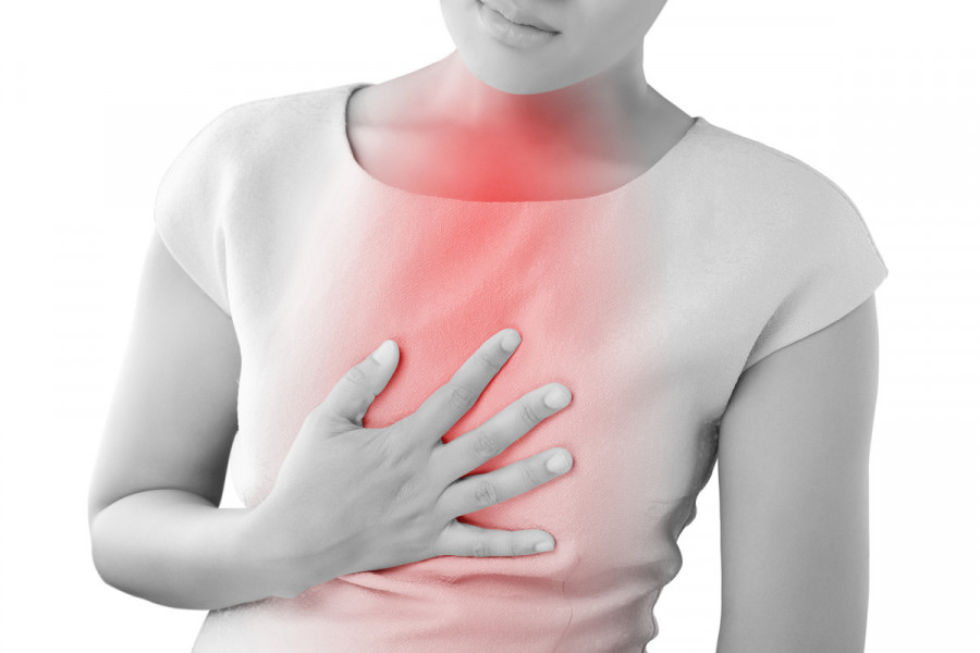 Bệnh trào ngược axit dạ dày: Buồn nôn, nôn mửa, đau ngực và đau họng là một số triệu chứng của bệnh này. Hàm lượng axit trong trái cây này có thể làm suy yếu dạ dày. Điều này có thể làm tăng sản xuất axit trong dạ dày mà có thể dễ dàng di chuyển đến cổ họng do đó gây ra cảm giác bỏng và có thể dễ dàng ăn mòn lớp lót bên trong của dạ dày. Từ đó gây ra triệu chứng trào ngược axit.