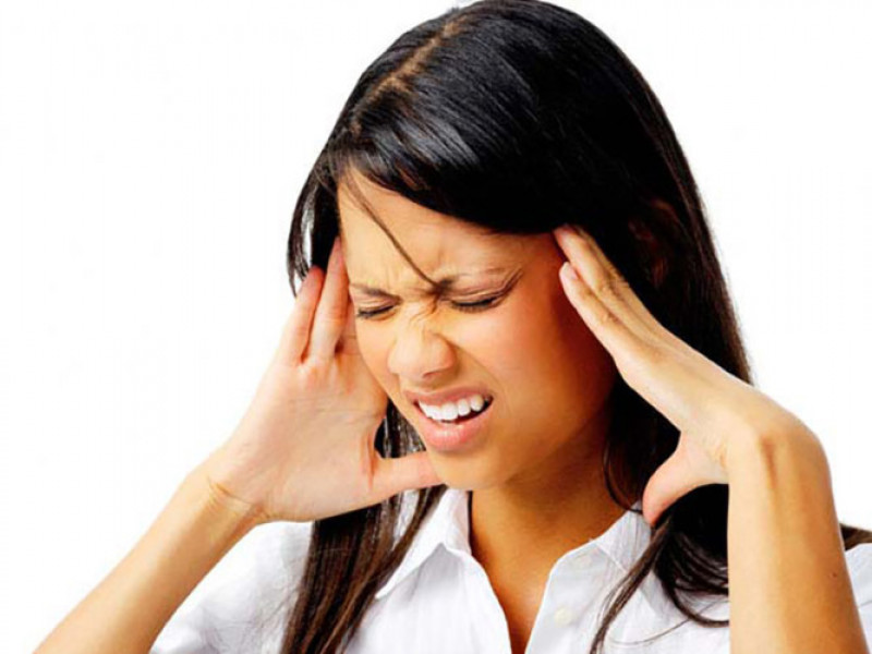 Thường xuyên đau nửa đầu: Rất nhiều nghiên cứu cho thấy rằng sử dụng một lượng đáng kể chanh có thể dẫn đến chứng đau nửa đầu. Thủ phạm là loại amino axit gọi là tyramine có trong chanh với số lượng khá lớn. Axit amin này làm cho máu dồn lên não bất ngờ và do đó gây ra chứng đau nửa đầu.