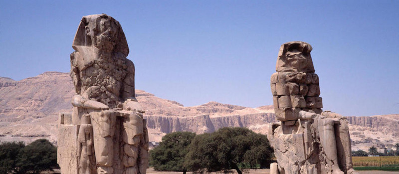Đền thờ Pharaoh Amenhotep III thuộc triều đại thứ 18 (1580-1314 trước Công nguyên) là đền thờ lớn nhất dành cho một vị Pharaoh Ai Cập. Đây đã từng là một công trình kiến trúc tuyệt vời với một số lượng lớn chưa từng thấy tượng các vị thần và nhân vật trong triều đại, trong đó có hàng trăm bức tượng nữ thần Sekhmet. 