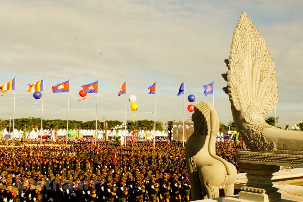 Sáng 29/12, Chính phủ Hoàng gia Campuchia đã long trọng tổ chức Lễ khánh thành Tượng đài Thắng-Thắng tại thủ đô Phnom Penh. 