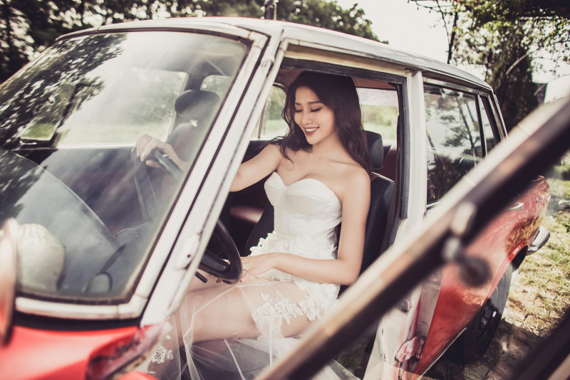 Với một hình ảnh ngọt ngào và độ “phủ sóng” ngày càng cao trên các bộ ảnh thời trang, Quỳnh Châu đi thi và lọt tới chung kết của Hoa hậu Hoàn vũ Việt Nam 2015. 