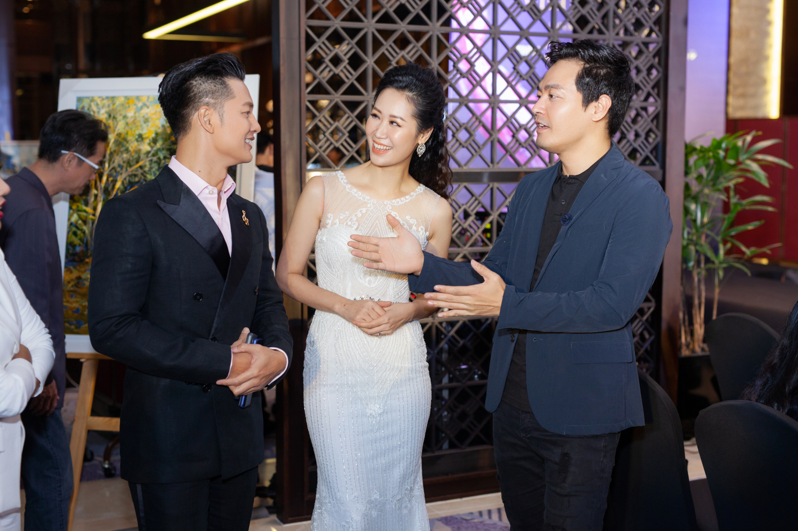 Trong chương trình, Dương Thùy Linh gặp lại người bạn thân lâu năm, MC Phan Anh. Cả hai vốn làm chung MC, biên tập viên trong cùng đài truyền hình từ nhiều năm trước nên có mối quan hệ rất gần gũi ở ngoài cuộc sống. 

