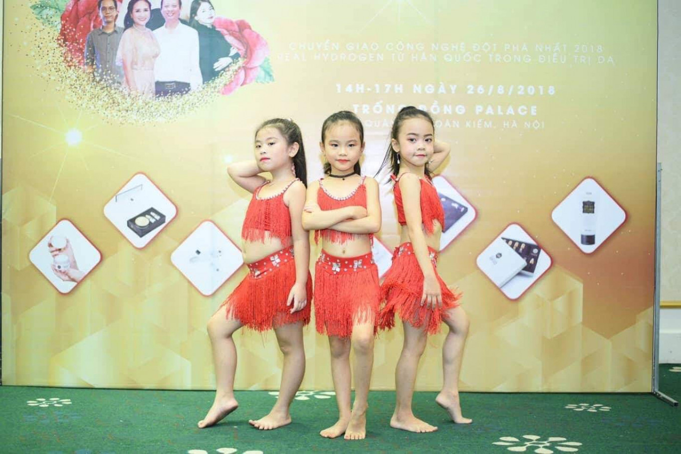 CLB Xalaka gồm 2 bạn nhỏ: Nguyễn Lê Phương Thảo và Bùi Sao Băng sẽ tham gia tiết mục múa Belly dance. 