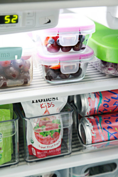 Những chiếc hộp đựng thực phẩm là trợ thủ đắc lực để giữ cho chiếc tủ lạnh nhà bạn luôn sạch sẽ, gọn gàng.