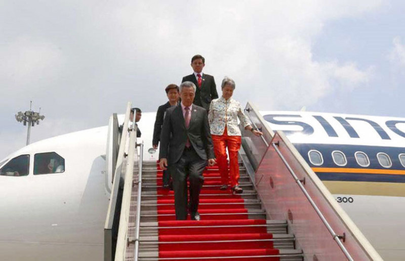 Trưa 21/3, Thủ tướng Singapore Lý Hiển Long cùng Phu nhân và Đoàn Chính phủ Singapore đã bắt đầu chuyến thăm chính thức Việt Nam 4 ngày theo lời mời của Thủ tướng Nguyễn Xuân Phúc.