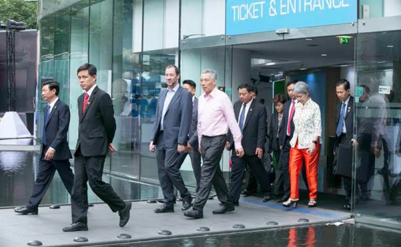 Thủ tướng Lý Hiển Long và Phu nhân Hà Tinh đi tham quan tòa nhà Bitexco tại TPHCM 