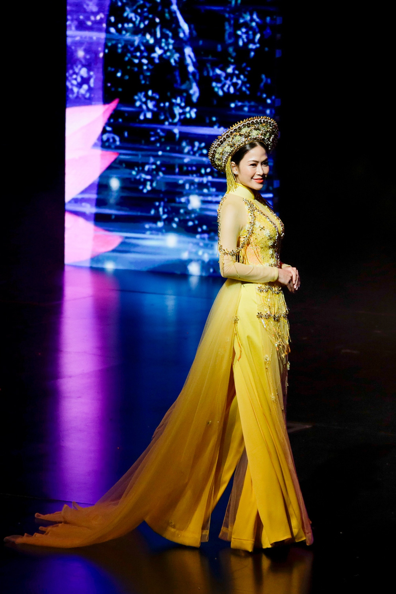 Tuyết Nga tại Hoa hậu áo dài Việt Nam 2019 được đánh giá là một trong những thí sinh nổi bật với gương mặt cuốn hút, chiều cao 1m70 