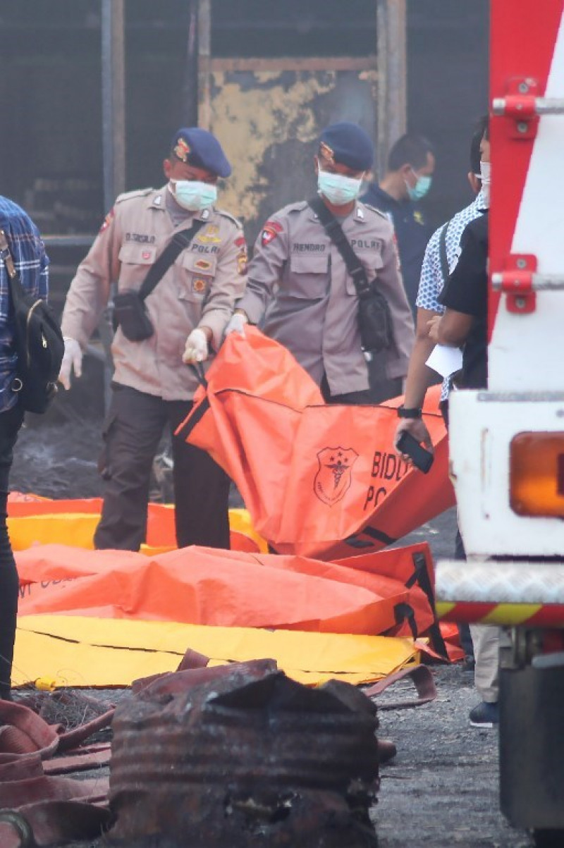 Anh Oni Sahroni, một lính cứu hỏa có mặt tại hiện trường cho biết: “Những người thiệt mạng bị cháy thành than đến mức không thể nhận ra. Ngoài ra hàng chục người khác bị thương đã kịp thời được đưa đi cấp cứu. 
