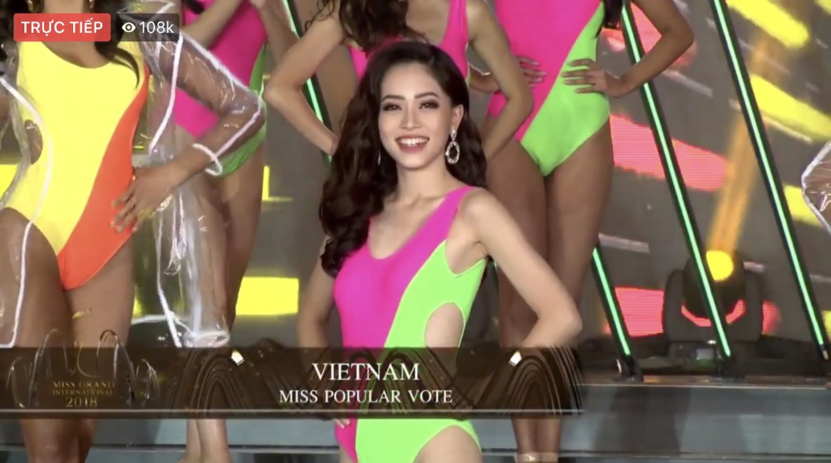 Tối 25/10, trong đêm chung kết Hoa hậu Hòa bình Quốc tế - Miss Grand International 2018 diễn ra ở Myanmar, Bùi Phương Nga thắng giải Thí sinh được bình chọn nhiều nhất và lọt vào Top 10