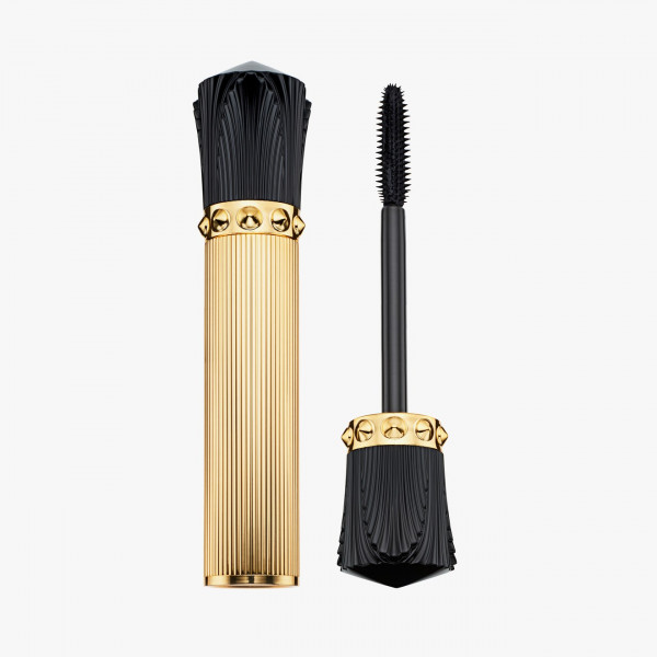 Mascara của hãng Chirtian Louboutin được khen ngợi vì độ chính xác cao đến từng sợi mi nhỏ nhất. Sự kết hợp giữa lông cừu và công nghệ tách mi có trong sản phẩm khiến đôi mi của bạn sẽ đẹp đến ngỡ ngàng