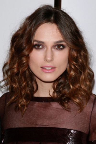 Vóc dáng gầy guộc, nhưng Keira Knightley lại không hề khiến người khác cảm thấy cô thiếu sức sống. Trái lại, ở Keira có một sức hấp dẫn khó nói thành lời.