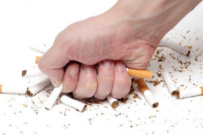 Bỏ thuốc lá: Những bệnh nhân ung thư tuyến tiền liệt hút thuốc thường dễ bị tái phát bệnh. Không phải là quá muộn để bỏ thuốc lá. Khi so sánh với những người hút thuốc lá hiện nay, những bệnh nhân ung thư tuyến tiền liệt bỏ hút thuốc trong hơn 10 năm ít có nguy cơ tử vong như những người không bao giờ hút thuốc lá.