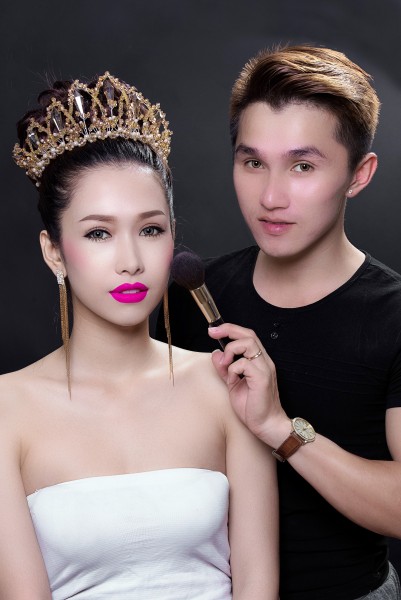 Hoa hậu PNVN Qua ảnh 2012 Phan Thu Quyên và stylist Hùng Việt sẽ giúp bạn một số kỹ thuật thoa son môi phù hợp