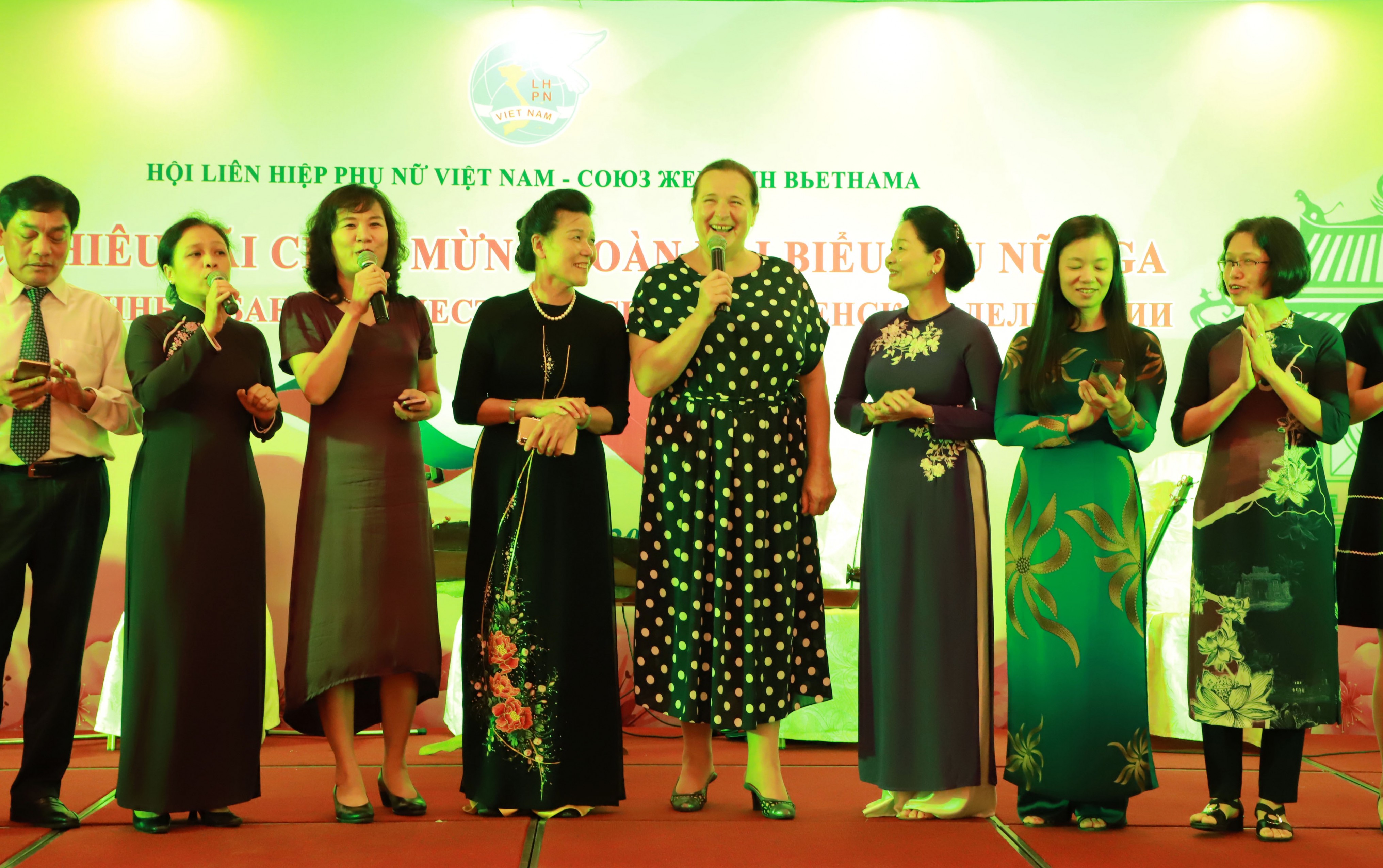 gala-dinner-dien-dan-phu-nu-viet-nga-25.JPG