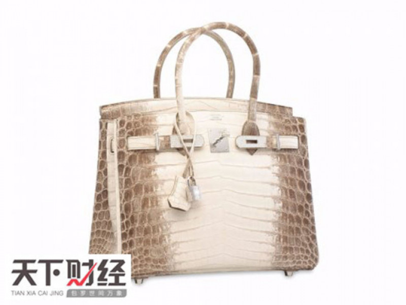 Tại buổi đấu giá túi xách được tổ chức tại Hong Kong, chiếc túi Hermes Birkin được bán với mức giá 377.000 USD, phá vỡ mức kỷ lục trước đây