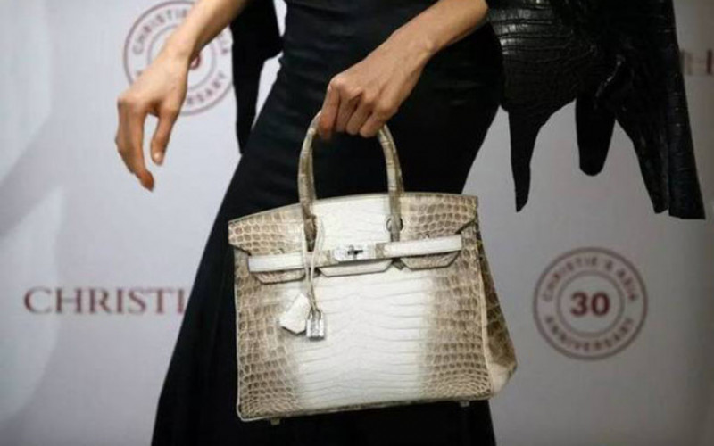 Năm 2016, một chiếc túi Hermes Birkin khác từng được bán với giá 300.000 USD. (Ảnh: Zing)