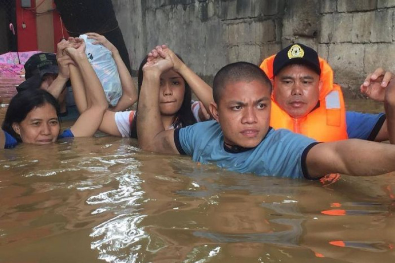 Hiện công tác cứu hộ và cứu nạn tại đây đang diễn ra cấp bách; tuy nhiên, công tác cứu hộ gặp nhiều khó khăn do mưa lớn vẫn liên tục trút xuống. 