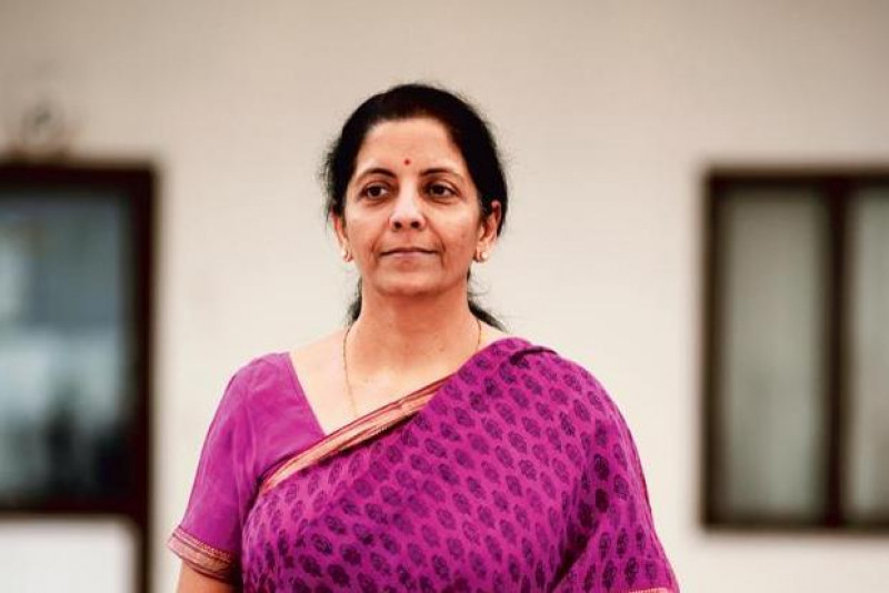 Bà Nirmala Sitharaman là người phụ nữ thứ hai nắm giữ vị trí Bộ trưởng Quốc phòng Ấn Độ sau nữ cố Thủ tướng Indira Gandhi. Bà Gandhi làm bộ trưởng quốc phòng 2 lần vào giữa những năm 1970 và đầu những năm 1980 trước khi bị ám sát năm 1984.

