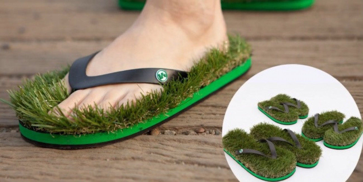 Dép cỏ. Đúng là đôi khi bạn có thể có cảm giác dễ chịu hơn khi đặt bàn chân trần lên cỏ. Nhưng có lẽ tốt hơn cả là sử dụng đôi dép này trong công viên.