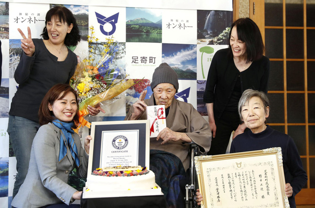 Nhật Bản từ lâu được biết đến là quốc gia có tuổi thọ trung bình cao trên thế giới, nhiều người dân nước này được ghi danh là người cao tuổi nhất thế giới. Theo số liệu thống kê của chính quyền Tokyo hồi năm 2017, khoảng 68.000 người dân nước này có tuổi thọ trên 100.