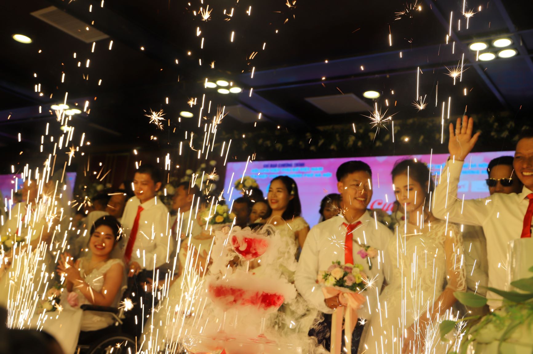 Niềm vui rạng rỡ của các cô dâu chú rể trong lễ cưới 
