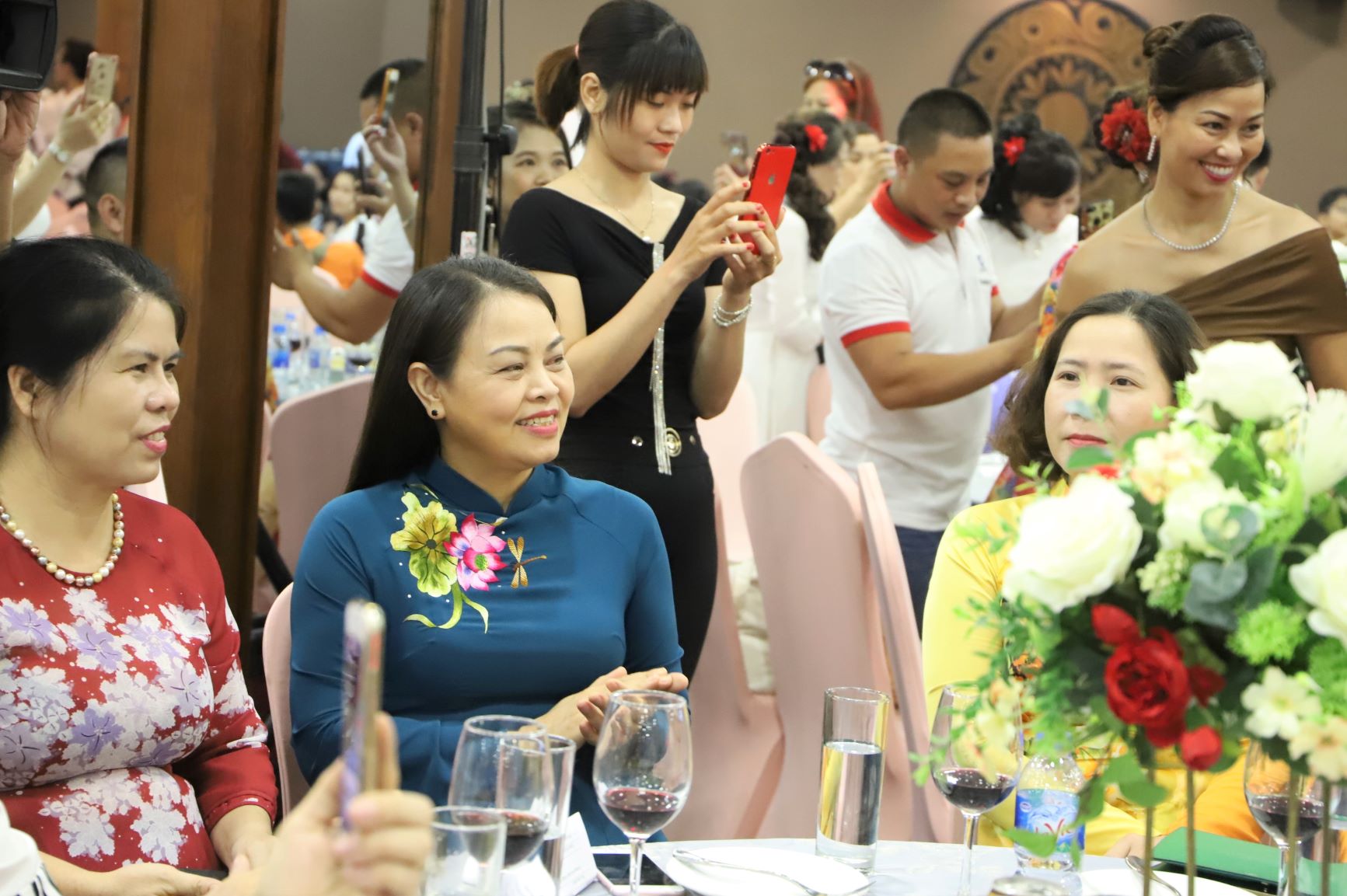 Tham dự sự kiện còn có bà Nguyễn Thị Thu Hà - Chủ tịch Hội Liên hiệp phụ nữ Việt Nam.
