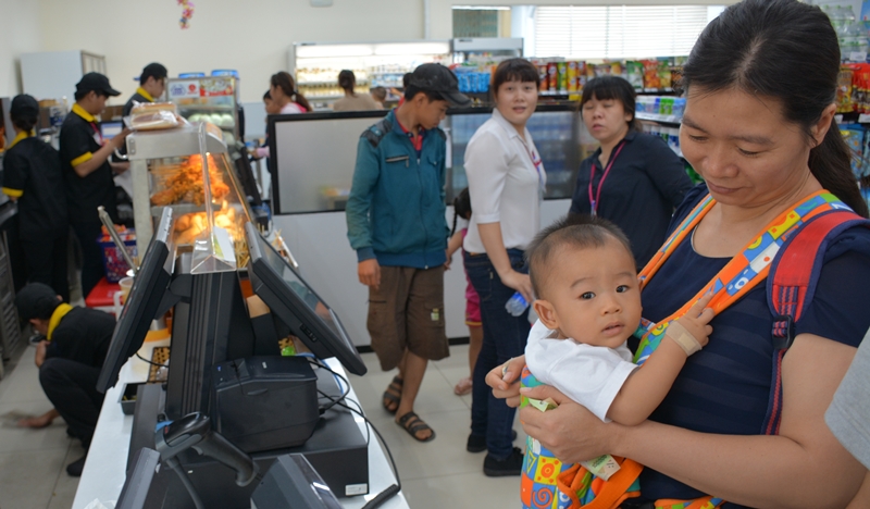 Với mô hình này, người nhà bệnh nhi thuận tiện hơn trong việc mua sắm, an tâm với chất lượng sản phẩm và giá cả phải chăng.