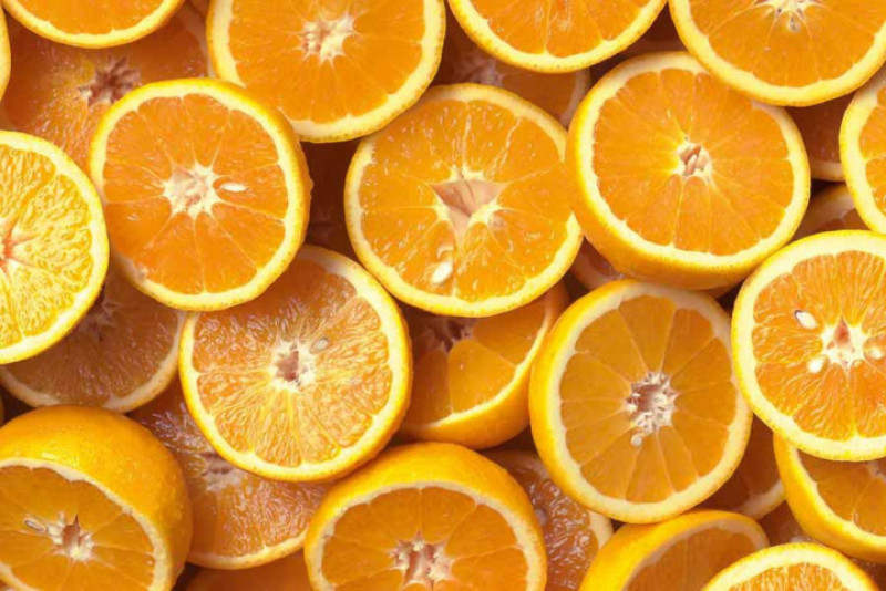 Cam tươi: Nitrosamine là hợp chất có khả năng gây ung thư vú ở phụ nữ. Nếu thường xuyên ăn cam tươi, vitamin trong cam sẽ giúp bạn ngăn chặn sự hình thành hợp chất này trên cơ thể.