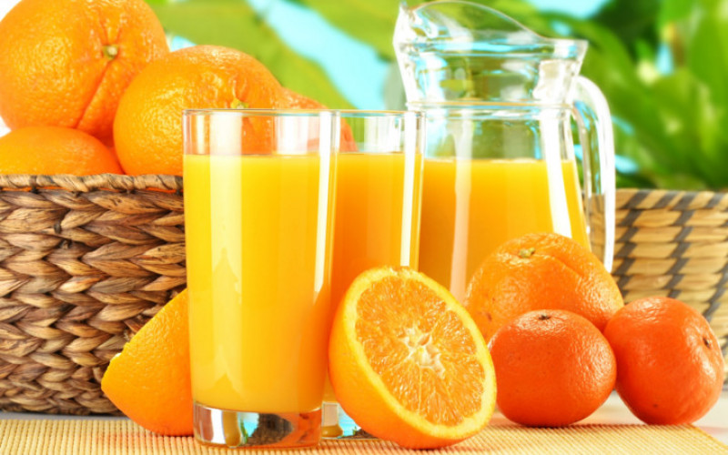 Ăn cam tươi, uống nước ép cam, sinh tố cam hoặc biến tấu các món ăn có sự xuất hiện của quả cam đều là những cách ăn giúp phòng chống ung thư vú.