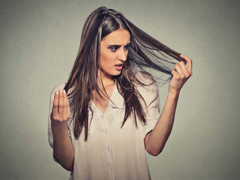 6. Nhanh mọc tóc: Số lượng axit amin cao có trong dưa hấu có thể giúp tóc dài nhanh hơn. Do Vitamin C có trong dưa hấu, nó có thể giúp cung cấp đủ lượng chất sắt cho da đầu, do đó tăng cường sự phát triển của tóc.