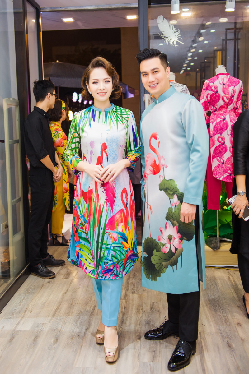 Tối 7/1/2018, diễn viên Việt Anh và Đan Lê đã có dịp hội ngộ trong sự kiện thời trang của 2 nhà thiết kế Ly Eva - Hà Minh Phúc tại Hà Nội. Cả 2 người mặc áo dài có họa tiết ton sur ton tại sự kiện. 