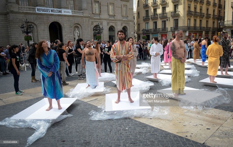 Một nhóm các nhà hoạt động thuộc chi nhánh tại Tây Ban Nha của tổ chức Anima Naturalis đã tổ chức một cuộc biểu tình vào chủ nhật, ngày 22/5 vừa qua trên quảng trường Sant Jaume, Barcelona, Tây Ban Nha.