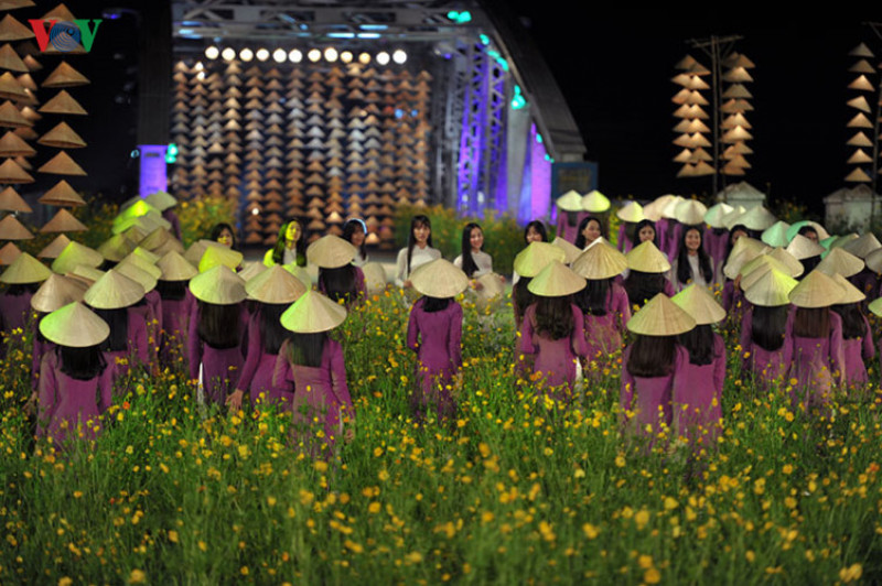 Đây là điểm nhấn trong Festival Nghề truyền thống Huế 2017.


