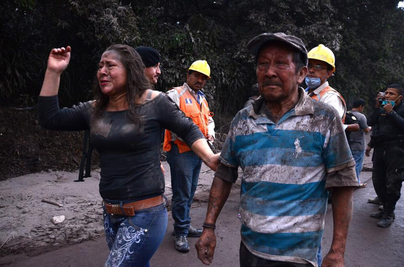 Theo nhà chức trách, vụ phun trào vẫn gây nguy hiểm khi có thể tạo thêm các dòng bùn và nham thạch. Nhiệt độ của dung nham có thể vượt 700 độ C, trong khi tro núi lửa có thể bay xa trong bán kính 15km. Cột tro dày đặc bốc lên từ núi lửa cao tới 3.763m khiến sân bay quốc tế của Guatemala phải đóng cửa. Ước tính khoảng 3.100 người người đã được sơ tán khỏi khu vực trên. 