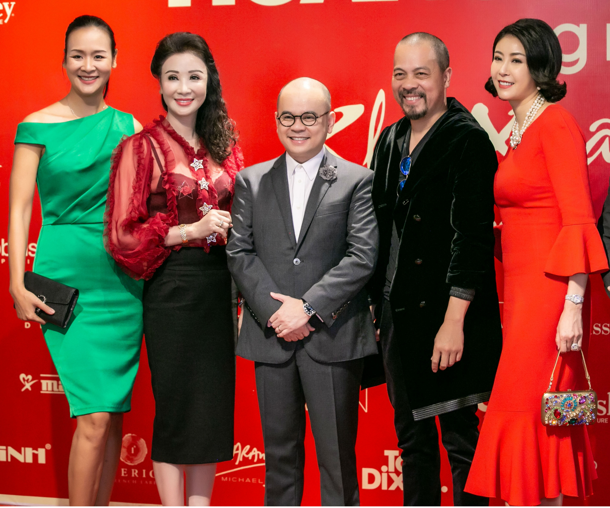 Tại sự kiện, Trần Bảo Ngọc và Hà Kiều Anh còn có dịp hội ngộ cùng Hoa hậu Quý bà Vũ Thúy Nga, doanh nhân Dương Quốc Nam, nhà thiết kế Đức Hùng.