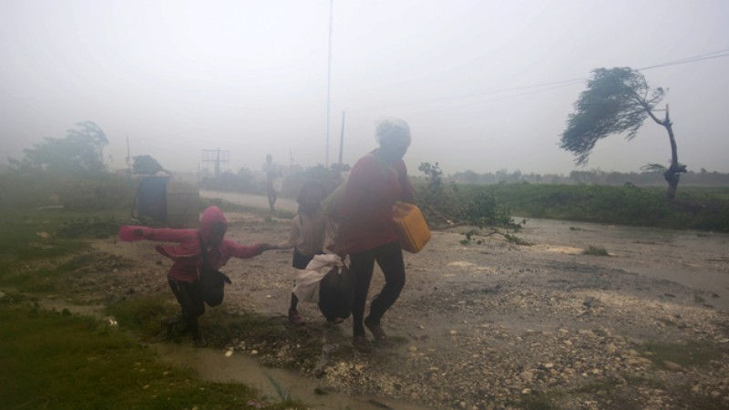 Trong bão việc chăm sóc, trông nom đám trẻ là một trong những nỗi lo lớn nhất của người dân Haiti