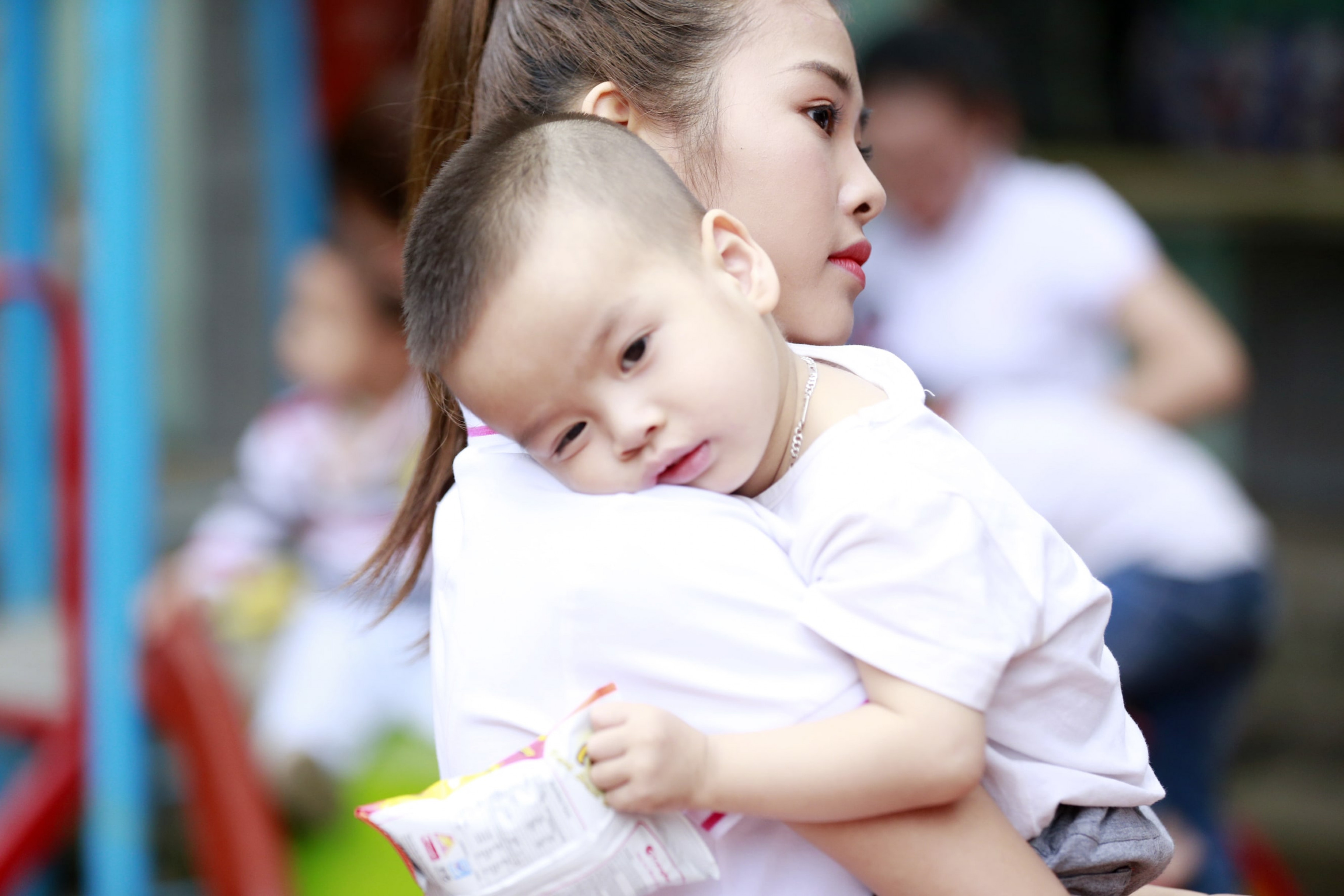 Thăm Trung tâm Cứu trợ cho trẻ em tật nguyền Thuận Thành Bắc Ninh, các người đẹp đều rất xúc động và mong muốn được chia sẻ. Đây là trung tâm nhận chữa bệnh miễn phí cho các trẻ em tật nguyền bằng phương pháp Đông y. 