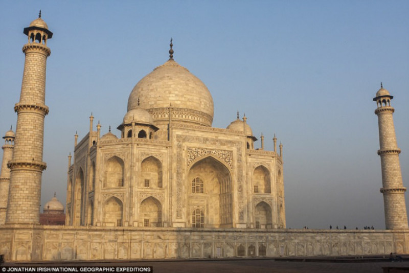 Ấn Độ. Thời gian tốt nhất để ghé thăm Taj Mahal ở Ấn Độ là vào mùa thu, trong thời tiết mát mẻ, tham gia lễ hội Diwali hàng năm, một lễ hội có ý nghĩa về mặt tâm linh của người Ấn.