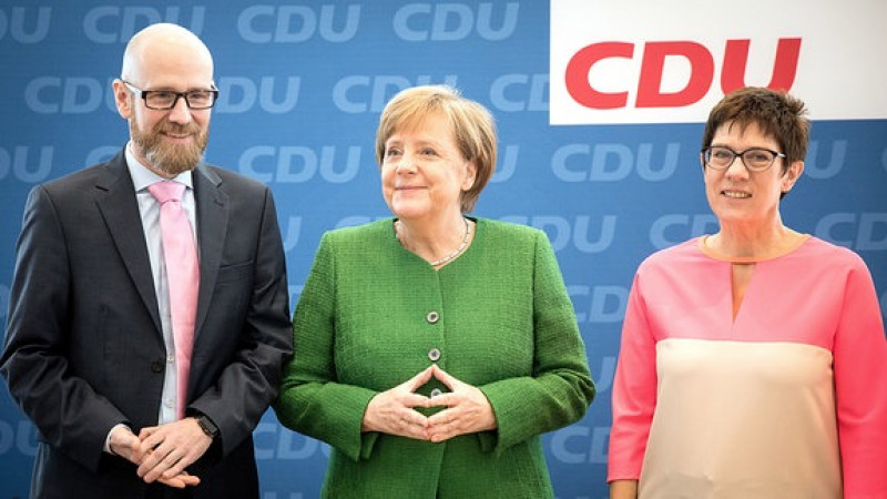Bà Annegret Kramp-Karrenbauer là nữ thủ hiến đầu tiên của bang Saarland, nằm phía Tây Nam nước Đức và gần biên giới với Pháp và Luxembourg từ năm 2011. Bà Kramp-Karrenbauer sẽ thay ông Peter Tauber, người xin nghỉ vì lý do sức khỏe. Dự kiến, trong cuộc họp vào ngày 26/2 tới, CDU sẽ thông qua đề cử này.

