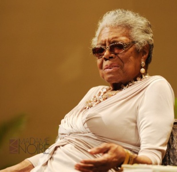 Một trong những nhà thơ vĩ đại nhất thời đại, nhà thơ Maya Angelou cũng bị ám ảnh bởi những ký ức đau lòng thuở nhỏ. Sau khi cha mẹ ly hôn, bà chuyển đến sống cùng với bà nội của mình. Trong một lần về thăm nhà, khi đó bà mới 7 tuổi, bà đã bị người bạn trai của mẹ mình hãm hiếp. Sự việc này đã khiến bà bị chấn động nặng đến mức bị câm. 