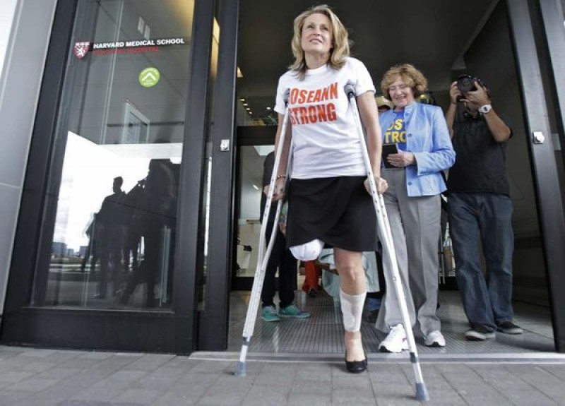 Nữ vận động viên Roseann Sdoia đã mất 1 chân trong cuộc đua Boston Marathon ngày 15/4/2013 khi vụ đánh bom khủng bố xảy ra. Vụ nổ đã khiến 3 người thiệt mạng và 282 người khác bị thương, trong đó có Sdoia. 