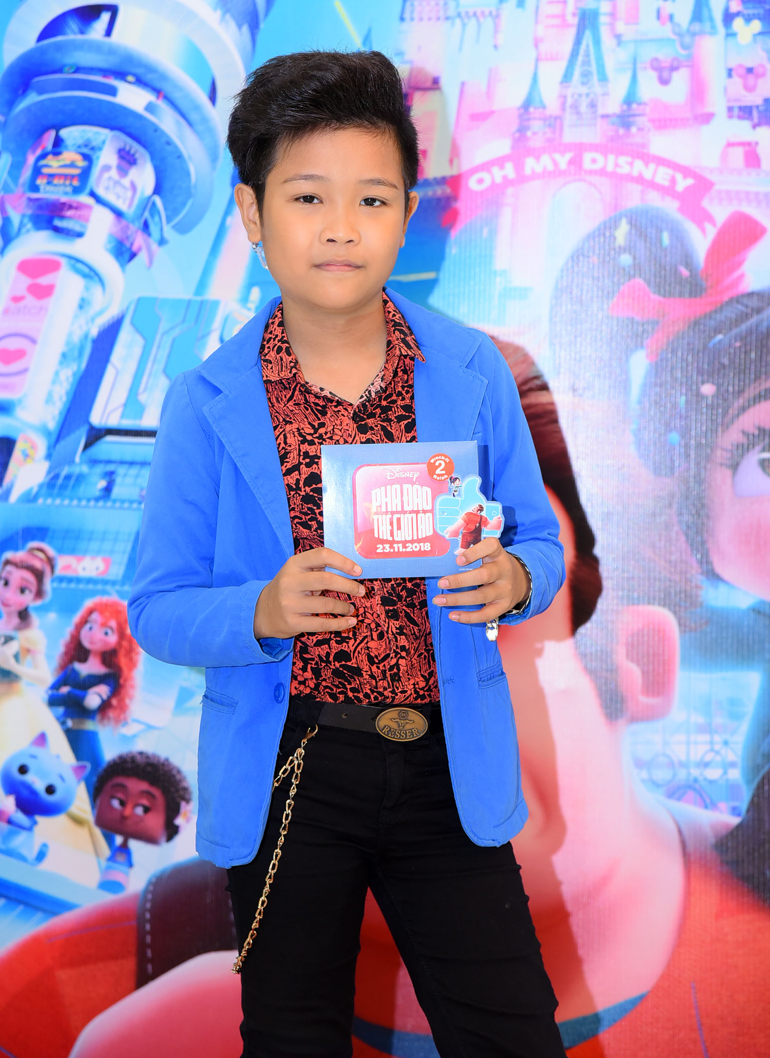 Bé Nhật Minh - Quán quân The Voice Kids 2016 - phấn khích được du ngoạn vào thế giới ảo