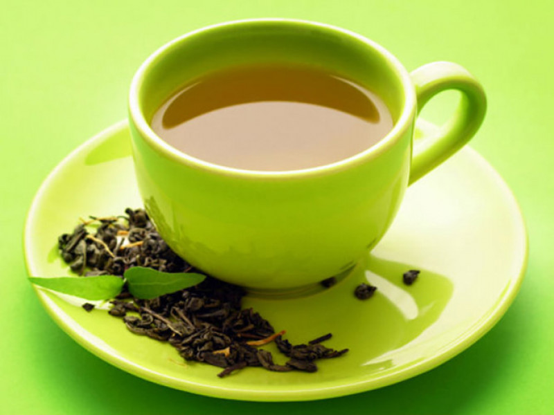 Trà xanh và lợi ích chống lão hóa: Khi nói đến chống lão hóa, trà xanh không có tác dụng rõ rệt trên một vùng da cụ thể. Bạn phải đảm bảo rằng sử dụng trà xanh trên khắp cơ thể bạn. Vì vậy, cách dùng trà xanh để chống lão hóa là tắm hơi nước trà xanh.