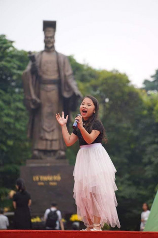 Thủy Tiên (học trò của cô Nguyễn Linh Thúy), từng đạt giải tài năng cuộc thi Tìm kiếm gương mặt thương hiệu của Học viện Time Star biểu diễn tại Mottainai 2018
